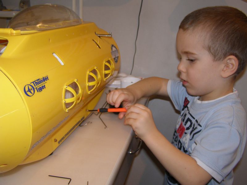 A tengeralattjr sztszerelsben kisfiam Blint sokat segtett.  / A modell teljes lerst a www.u-boot.hu oldalon olvashatjk./