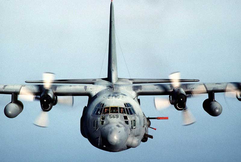 Az eredeti AC-130 a levegben. A gp hossza: 29,79m; a szrny fesztv: 40,41m; max felszll sly. 61236kg; max sebbessg: 595 km/h; hattvolsg. 3539km;